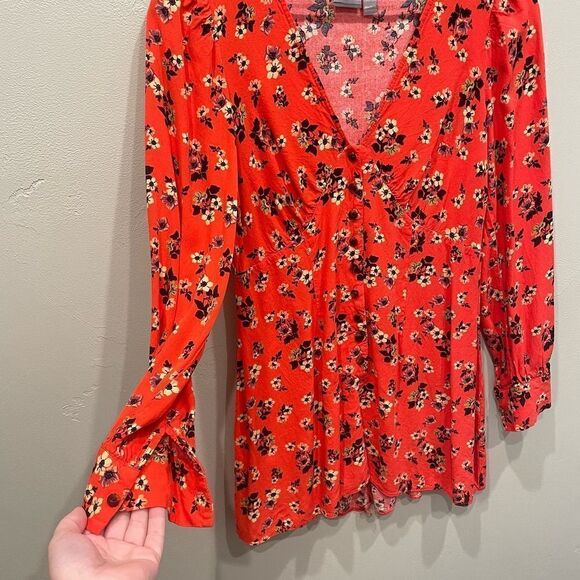 ASOS Red Ditsy Floral Button Front Blouse - Size: 4 - Picture 6 of 8